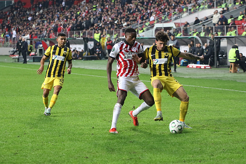 Samsunspor AEK ile karşılaştı (AA)