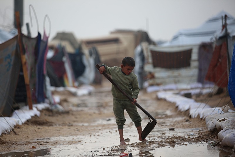 Gazze'de sağanak yağış nedeniyle Filistinlilerin çadırları sular altında kaldı, AA