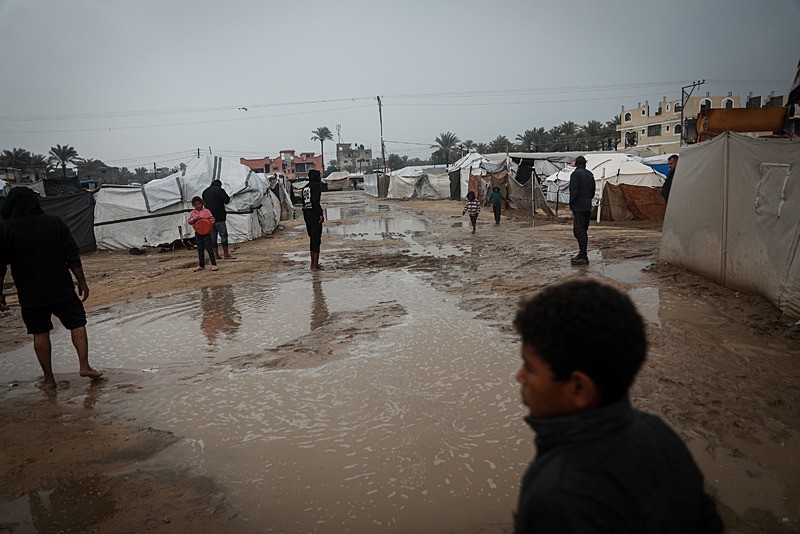 Gazze'de sağanak yağış nedeniyle Filistinlilerin çadırları sular altında kaldı, AA
