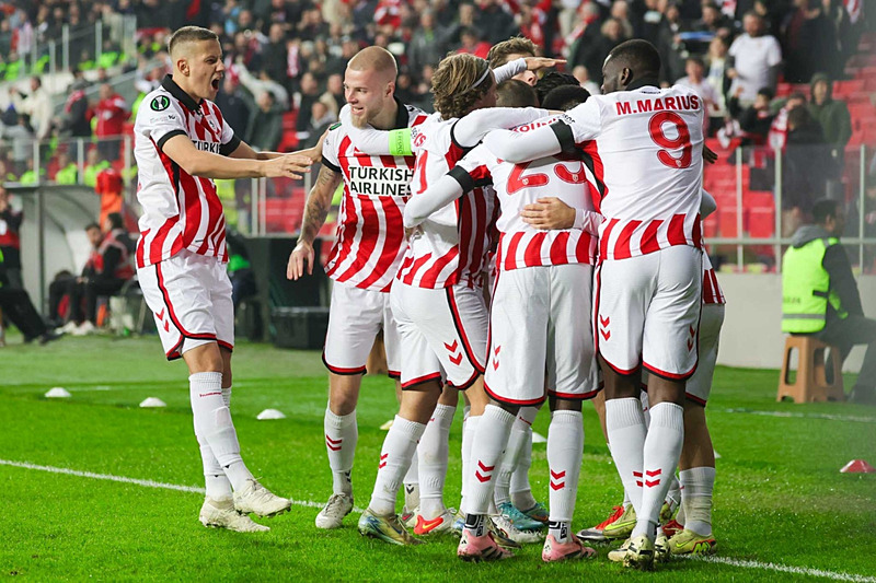 Samsunspor'un AEK karşısındaki gol sevinci (AA)