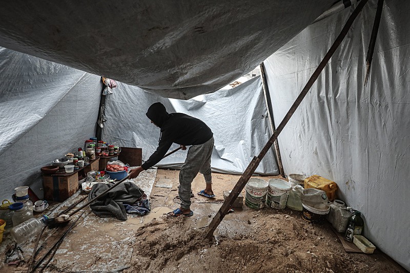 Şiddetli yağış nedeniyle Gazze Şeridi'nde çadırlar su altında kaldı, AA