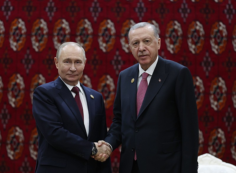 Başkan Recep Tayyip Erdoğan, Türkmenistan'ın başkenti Aşkabat'ta Rusya Devlet Başkanı Vladimir Putin ile görüştü (Fotoğraf: İHA)