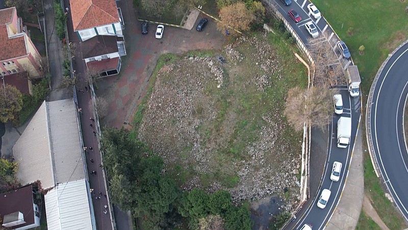 hasar-aldi-denilerek-ibbnin-yiktigi-avcilar-e-5-yanindaki-cami-6-yildir-yapilmadisilivri-merkezli-58-buyuklugu-1765608055910.jpeg Cami alanı (İHA)