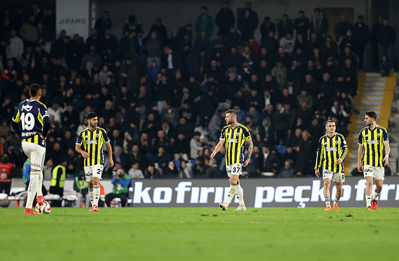 Fenerbahçe kaybettiği iki puan sonrası üçüncü sıraya gerilemişti (AA)