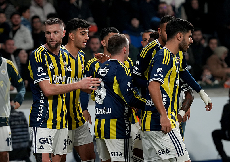 Fenerbahçe son maçında Başakşehir ile 1-1 berabere kaldı (AA)