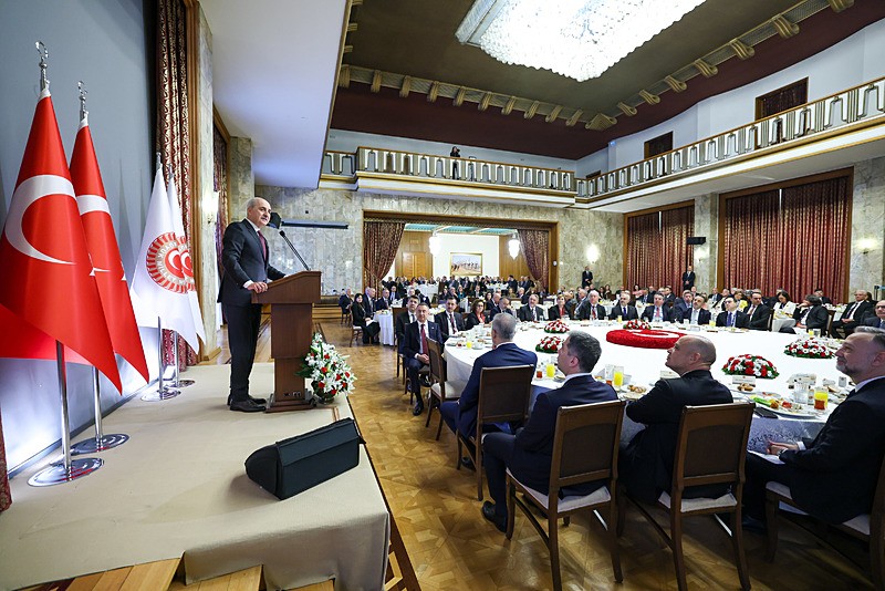 TBMM Başkanı Numan Kurtulmuş, 16'ncı Büyükelçiler Konferansı kapsamında Meclis'te büyükelçileri kabul etti.