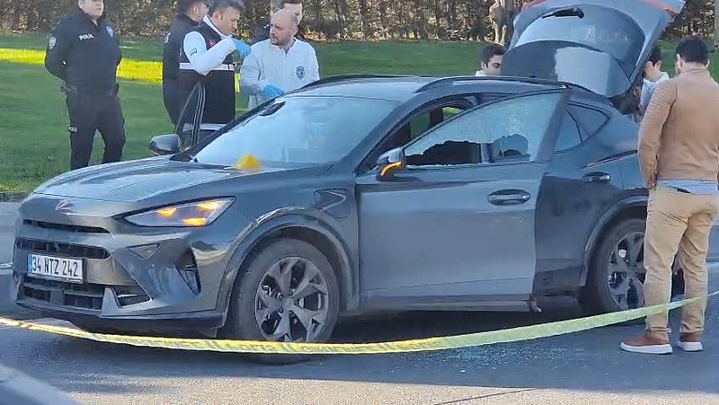 Bakırköy'de bir otomobile silahlı saldırı düzenlendi (Fotoğraf: DHA)