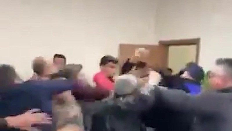 Ceylanpınar Belediyesi'nde kavga çıktı (Fotoğraf: DHA)