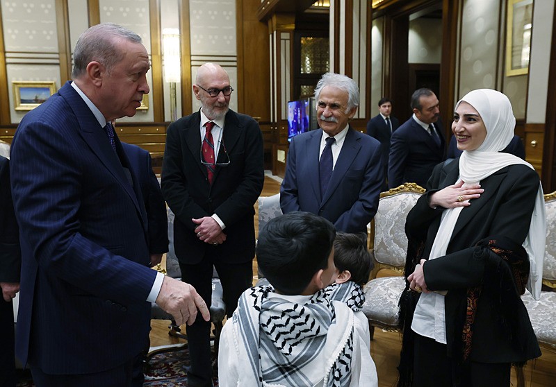 Başkan Erdoğan, Cumhurbaşkanlığı Kültür ve Sanat Büyük Ödülleri'ne layık görülenleri kabul etti. (AA)