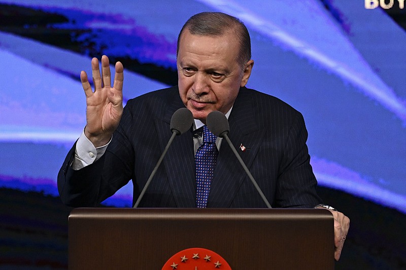 Başkan Recep Tayyip Erdoğan, Beştepe Millet Kongre ve Kültür Merkezi'nde Cumhurbaşkanlığı Kültür ve Sanat Büyük Ödülleri programına katılarak konuşma yaptı. (AA)