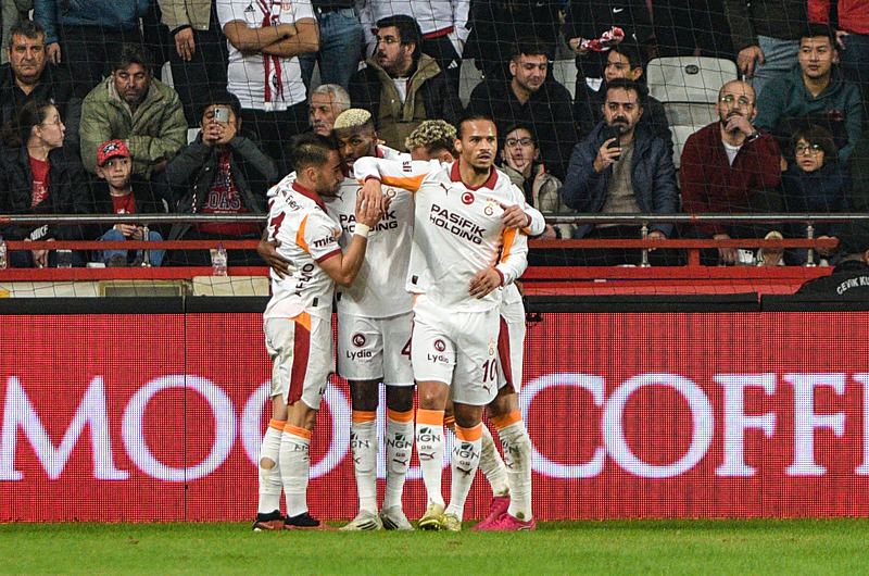 Galatasaray son maçında Antalyaspor'u 4-1 yendi (AA)