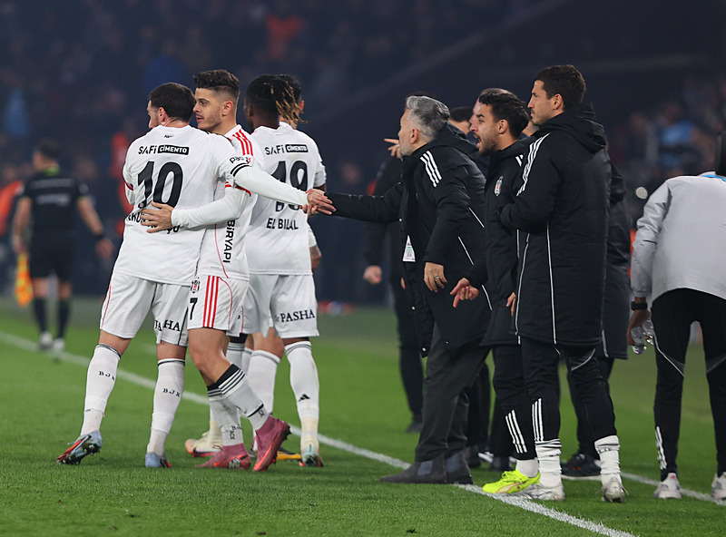 Beşiktaş son maçında Trabzonspor ile 3-3 berabere kaldı (AA)