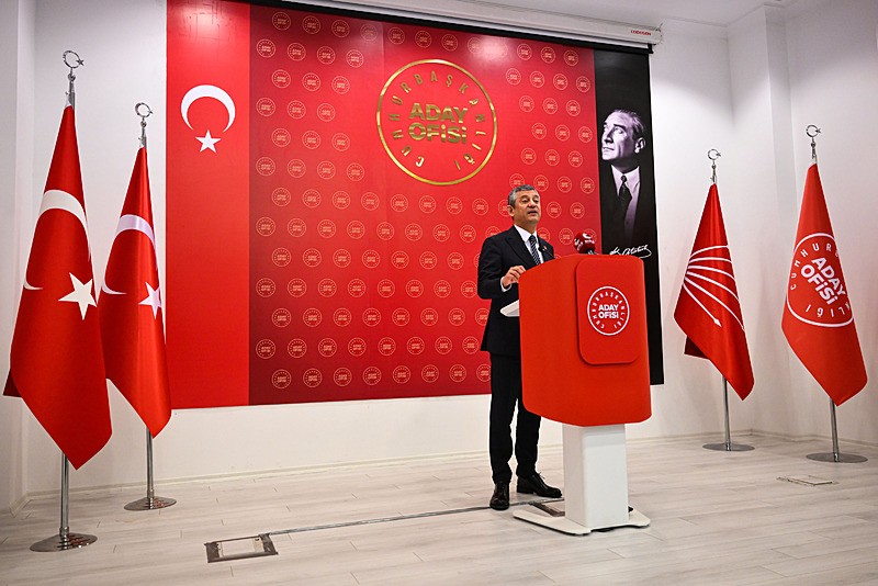 CHP Genel Başkanı Özgür Özel, partisinin Cumhurbaşkanlığı Aday Ofisi'nde (CAO) ilki düzenlenen Yürütme Kurulu Toplantısı'na başkanlık etti (AA)