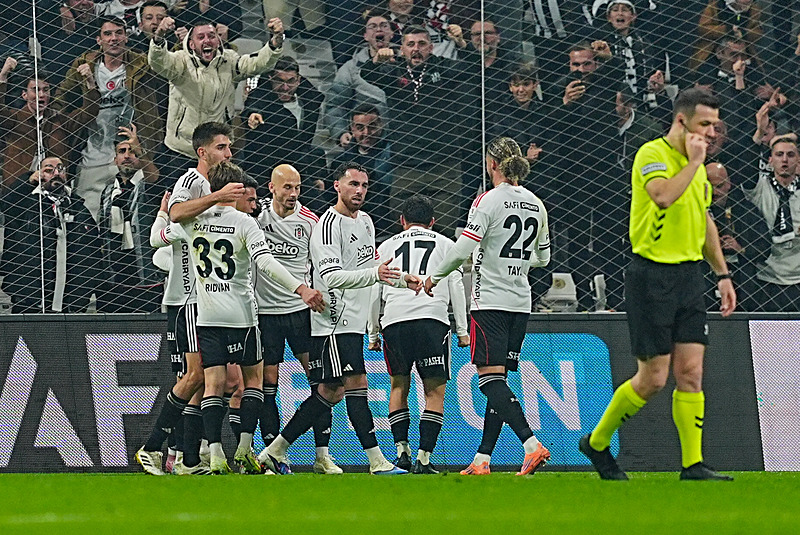 Beşiktaş Fenerbahçe'yi yenerek yükselişini sürdürmek amacında (AA)
