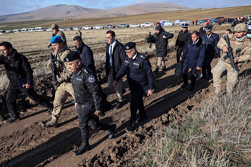 Libya heyeti Ankara'da jetin düştüğü alanda inceleme yaptı