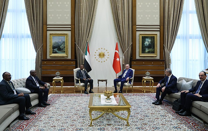 Başkan Recep Tayyip Erdoğan, Sudan Egemenlik Konseyi Başkanı Abdulfettah el Burhan ile Cumhurbaşkanlığı Külliyesi'nde bir araya geldi (AA)