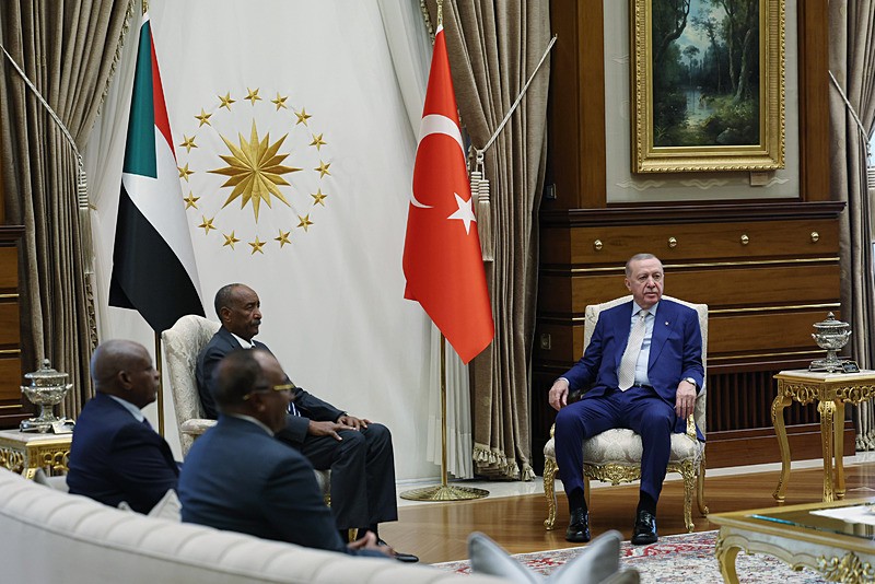 Başkan Recep Tayyip Erdoğan, Sudan Egemenlik Konseyi Başkanı Abdulfettah el Burhan ile Cumhurbaşkanlığı Külliyesi'nde bir araya geldi (AA)