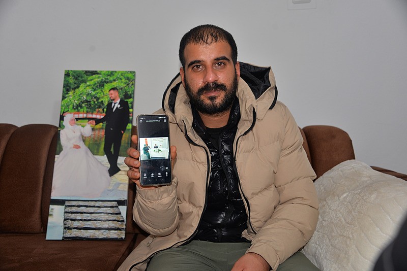 Sümeyye Durgun'un öldürülmesine ilişkin soruşturmada, eşi Ahmet Durgun'un cenaze bulunmadan 1 gün önce Sümeyye'nin bindiği taksiyi bulup aldığı bilgilerle cinayetin işlendiği siteye kadar çıktığı ortaya çıktı. (DHA)