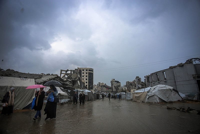 Gazze’de kış şartları Filistinlilerin yaşamını zorlaştırıyor (AA)