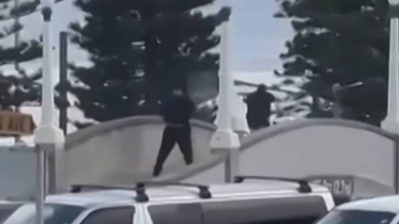 Bondi Plajı'nda silahlı saldırı anı