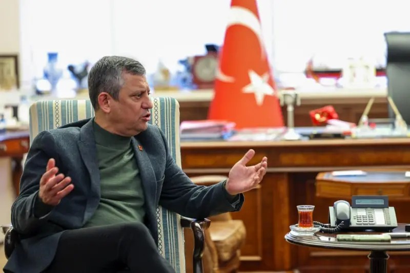 Özgür Özel BBC Türkçe'de ʺCHP'de baş benimʺ verdi