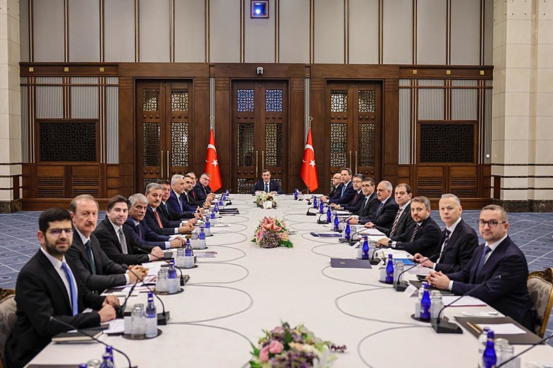 kulliyede-ekonomi-zirvesi-enflasyonla-mucadeleyi-kalici-fiyat-istikrari-saglanana-kadar-surdurecegiz-1767618059364.jpeg Külliye'de ekonomi zirvesi: Enflasyonla mücadeleyi kalıcı fiyat istikrarı sağlanana kadar sürdüreceğiz-3