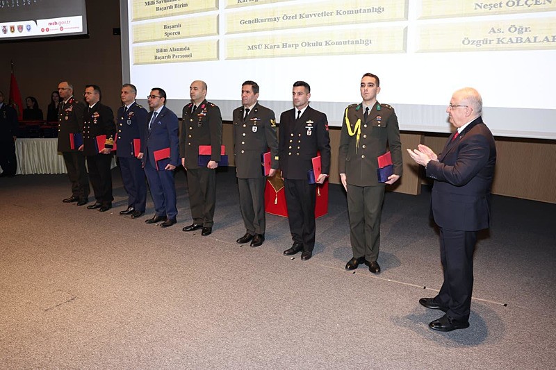 Terörsüz Türkiye yolunda Bakan Güler'den net mesaj! "Tüm terör örgütleri Suriye dahil silahlarını teslim etmeli"-3