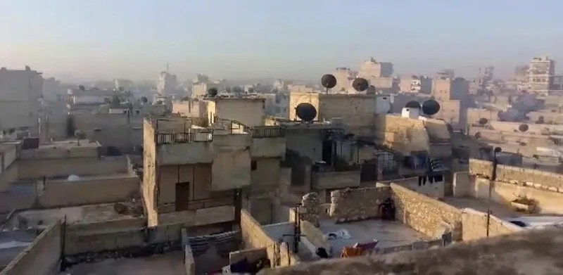 suriyede-kilic-kinindan-cikti-sdg-devirdigi-masanin-altinda-kaldi-elebasi-ilham-ahmedin-son-cirpinisi-1767782773441.jpeg Suriye'de kılıç kınından çıktı! SDG devirdiği masanın altında kaldı: Elebaşı İlham Ahmed'in son çırpınışı-2