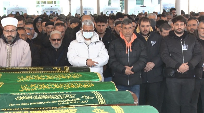 1768315482033.jpeg Sahnelerin usta ismi Koray Ergun’a veda: Son yolculuğuna uğurlandı-3