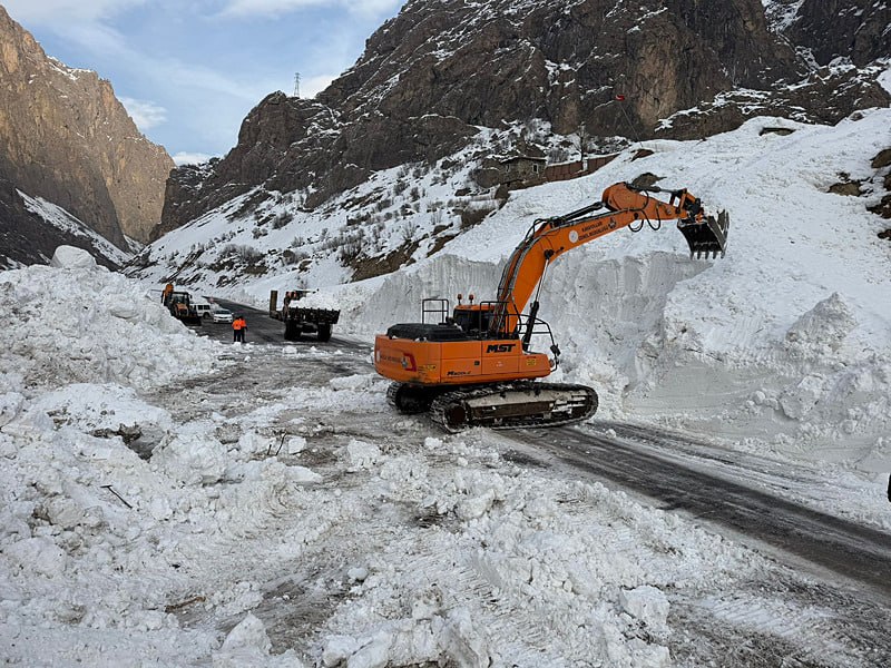 İstanbul'da kar: Beylikdüzü ve Çamlıca Tepesi'nden görüntüler | 18 Ocak 2026 hava durumu raporu-9