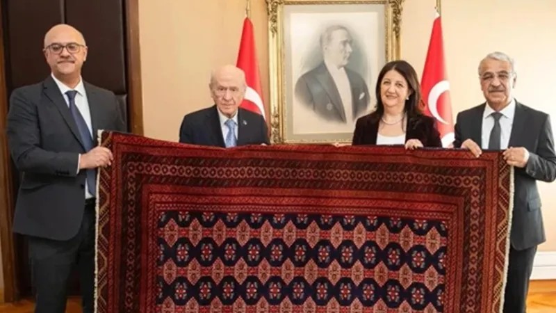 Bahçeli'den 'erken seçime' son nokta! CHP 4S'de sıkıştı... Başkan Erdoğan'a "Kudüs" teklifi: DEM'den gelen kilim ve Ahmet Türk çağrısı-5