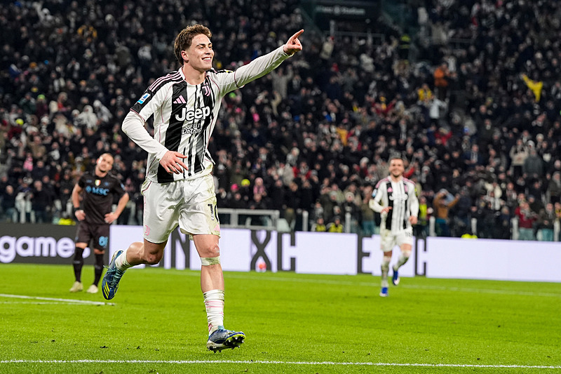 kenan-yildiz-dev-macta-sahnede-juventus-napoli-3-0-mac-sonucu-1769369241398.jpeg