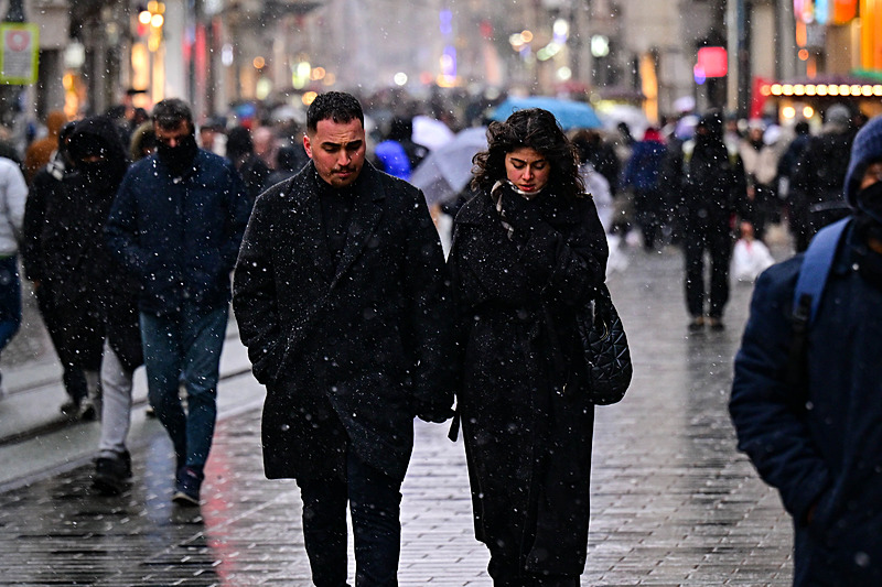 Sistem peş peşe geliyor: Meteoroloji'den 12 ile sarı kod! İstanbul için kar ihtimali netleşti-12