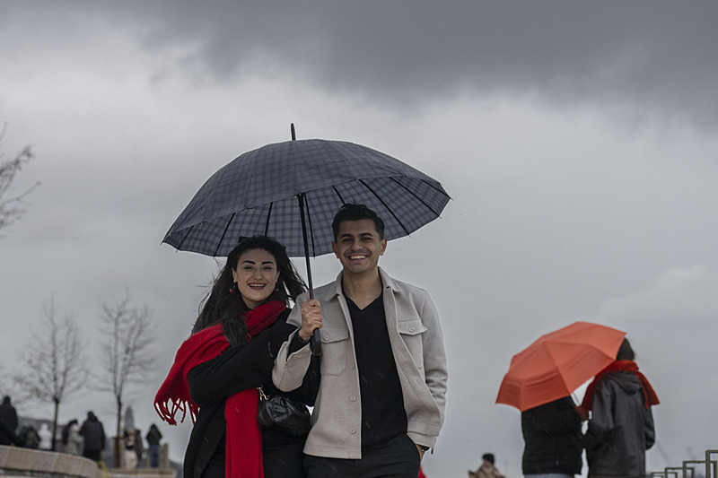 Sistem peş peşe geliyor: Meteoroloji'den 12 ile sarı kod! İstanbul için kar ihtimali netleşti-14