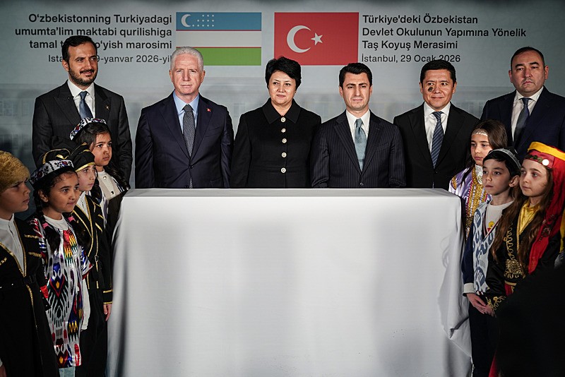 baskan-erdogan-ve-mirziyoyev-ankaradan-baglandi-devlet-okulunun-yapimina-yonelik-tas-koyus-merasimi-duzenlendi-1769708487755.jpeg Başkan Erdoğan ve Mirziyoyev Ankara'dan bağlandı: Devlet Okulu'nun yapımına yönelik "Taş Koyuş" merasimi düzenlendi-3