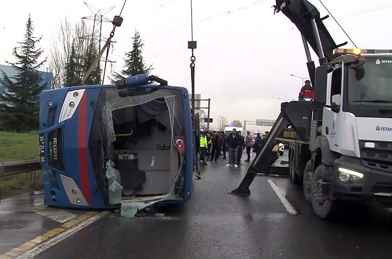 kemerburgazda-cezaevi-araci-devrildi-2si-agir-19-yarali-1769696932434.jpeg Kemerburgaz'da cezaevi aracı devrildi: 2'si ağır 19 yaralı-5