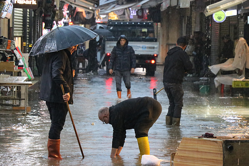 İstanbul’da kuvvetli yağış alarmı: Orta Akdeniz sistemi 2 hafta etkili olacak!-14
