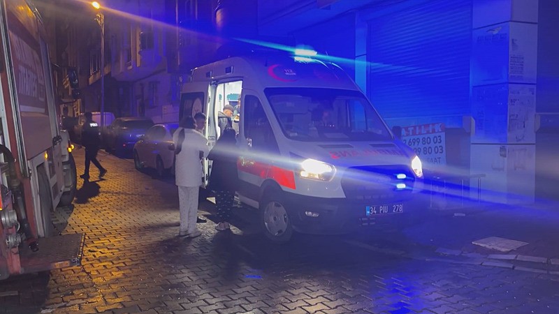 Esenyurt'ta 14 katlı binada gece yarısı yangın paniği! 4 kişi dumandan etkilendi-2