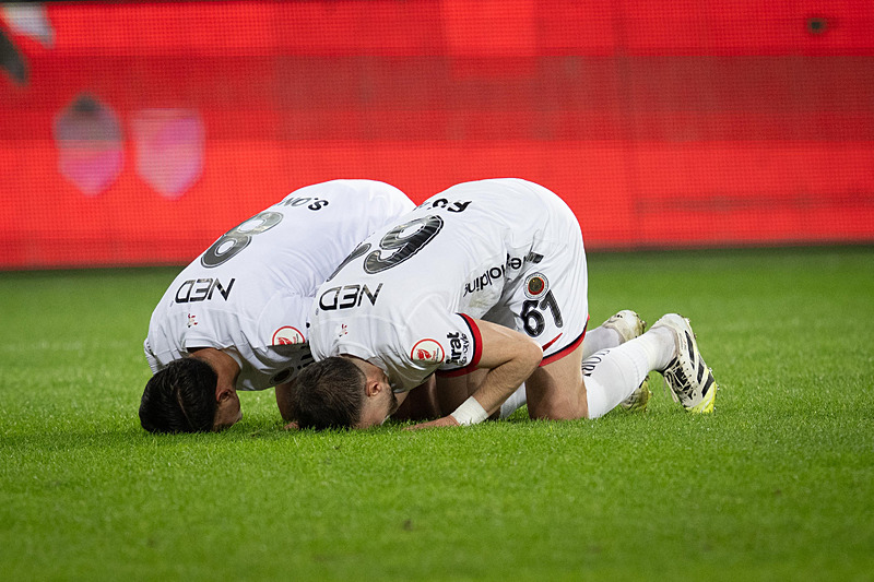 Gençlerbirliği'nin attığı gol sonrası yaşanan sevinç (AA)