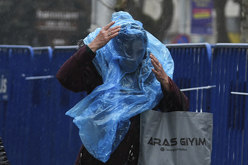 Meteorolojik veriler 24 saatte değişecek: Yalancı bahar bitiyor, İstanbul'a sağanak geliyor!-17