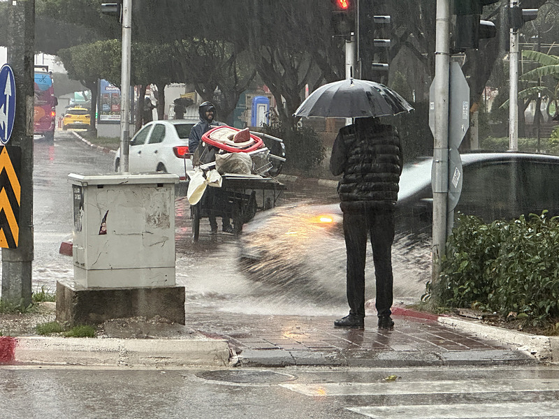 Meteorolojik veriler 24 saatte değişecek: Yalancı bahar bitiyor, İstanbul'a sağanak geliyor!-7