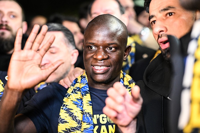 Fenerbahçe'nin yeni transferi N'Golo Kante İstanbul'a geldi! Taraftara seslendi: "Selamünaleyküm"-5