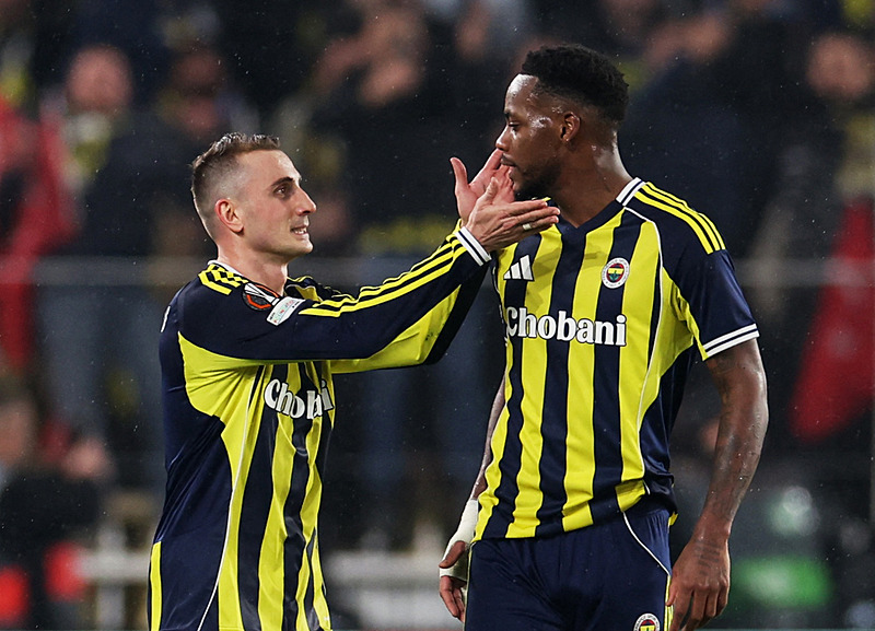 Jhon Duran'ın transferi bitiyor-3