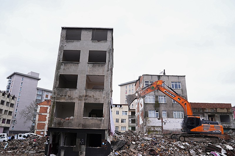 İBB Bayrampaşa'da "enkazdan" çıkamadı: Hem AK Parti hem vatandaş tepki gösterdi-3