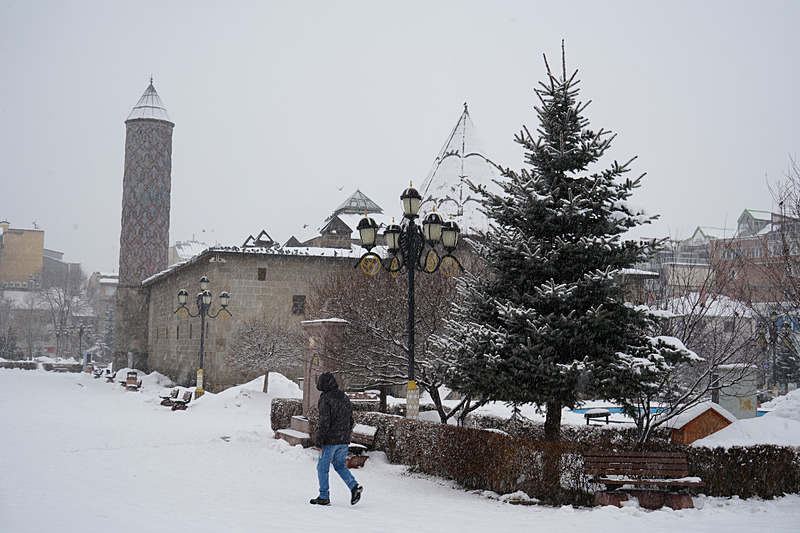 Kış geri dönüyor! Meteoroloji'den 8 ile kar, sağanak ve fırtına alarmı! İstanbul için kritik 48 saat-16