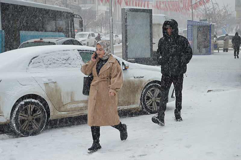 Kış geri dönüyor! Meteoroloji'den 8 ile kar, sağanak ve fırtına alarmı! İstanbul için kritik 48 saat-22