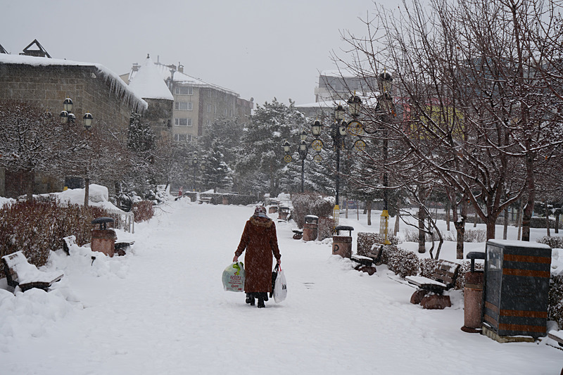 Kış geri dönüyor! Meteoroloji'den 8 ile kar, sağanak ve fırtına alarmı! İstanbul için kritik 48 saat-21