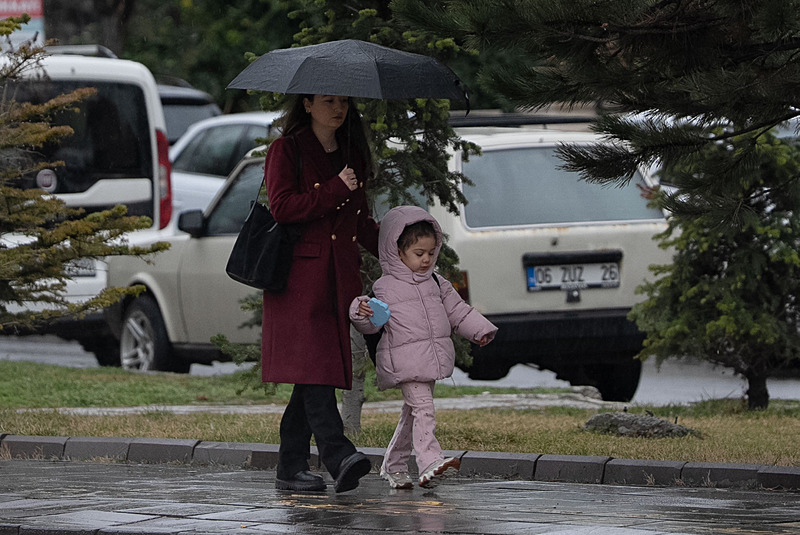 Kış geri dönüyor! Meteoroloji'den 8 ile kar, sağanak ve fırtına alarmı! İstanbul için kritik 48 saat-17
