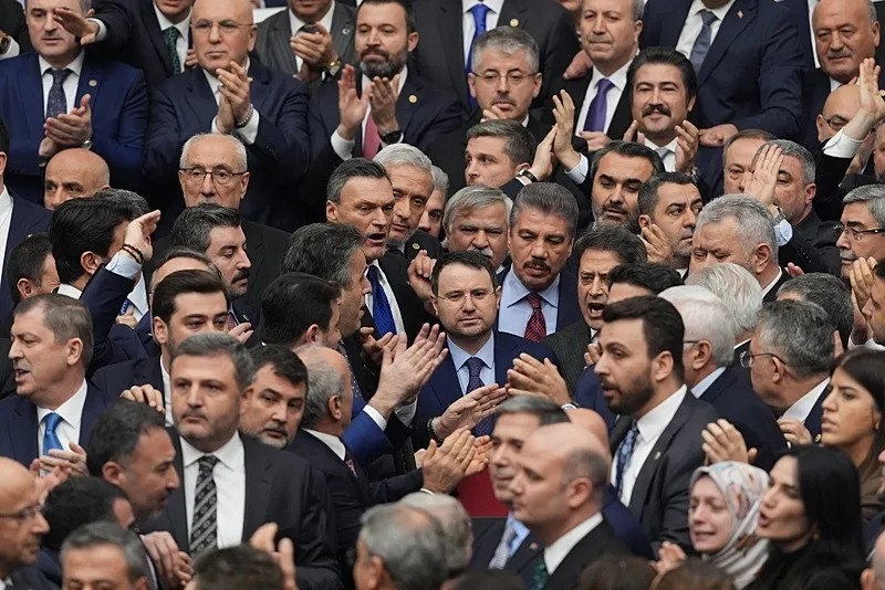 TBMM Başkanı Numan Kurtulmuş'tan "anayasa" çağrısı! CHP'nin kürsü provokasyonuna tepki: Demokrasiye karşı bir hareket-2