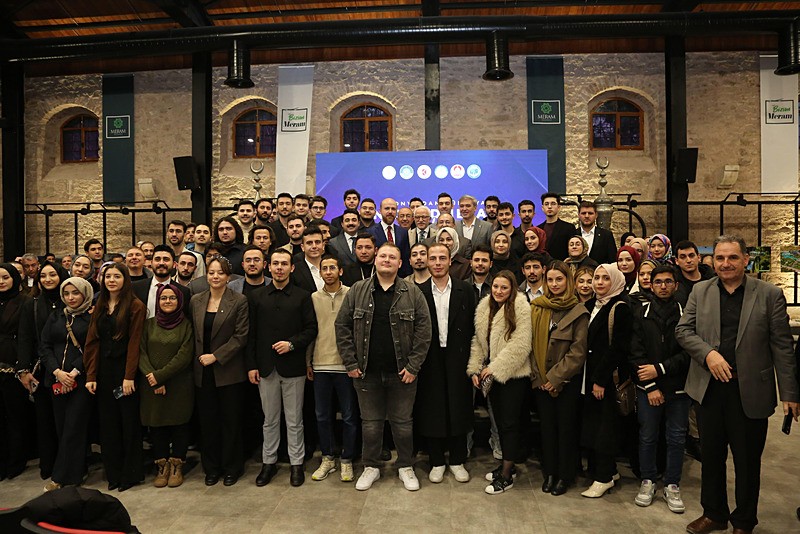 Bilal Erdoğan Konya'da gençlerle bir arada: Tavsiyelerde bulundu soruları yanıtladı | “Evliliği geciktirmeyin”-6